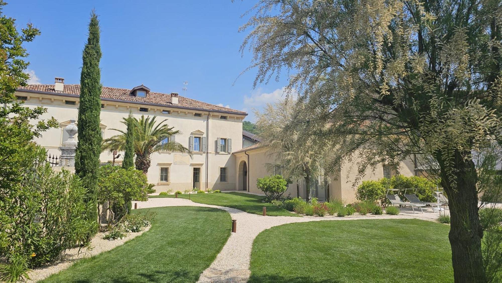 Villa Tosi - Luxury Apartments In Villa Veneta トレニャーゴ エクステリア 写真